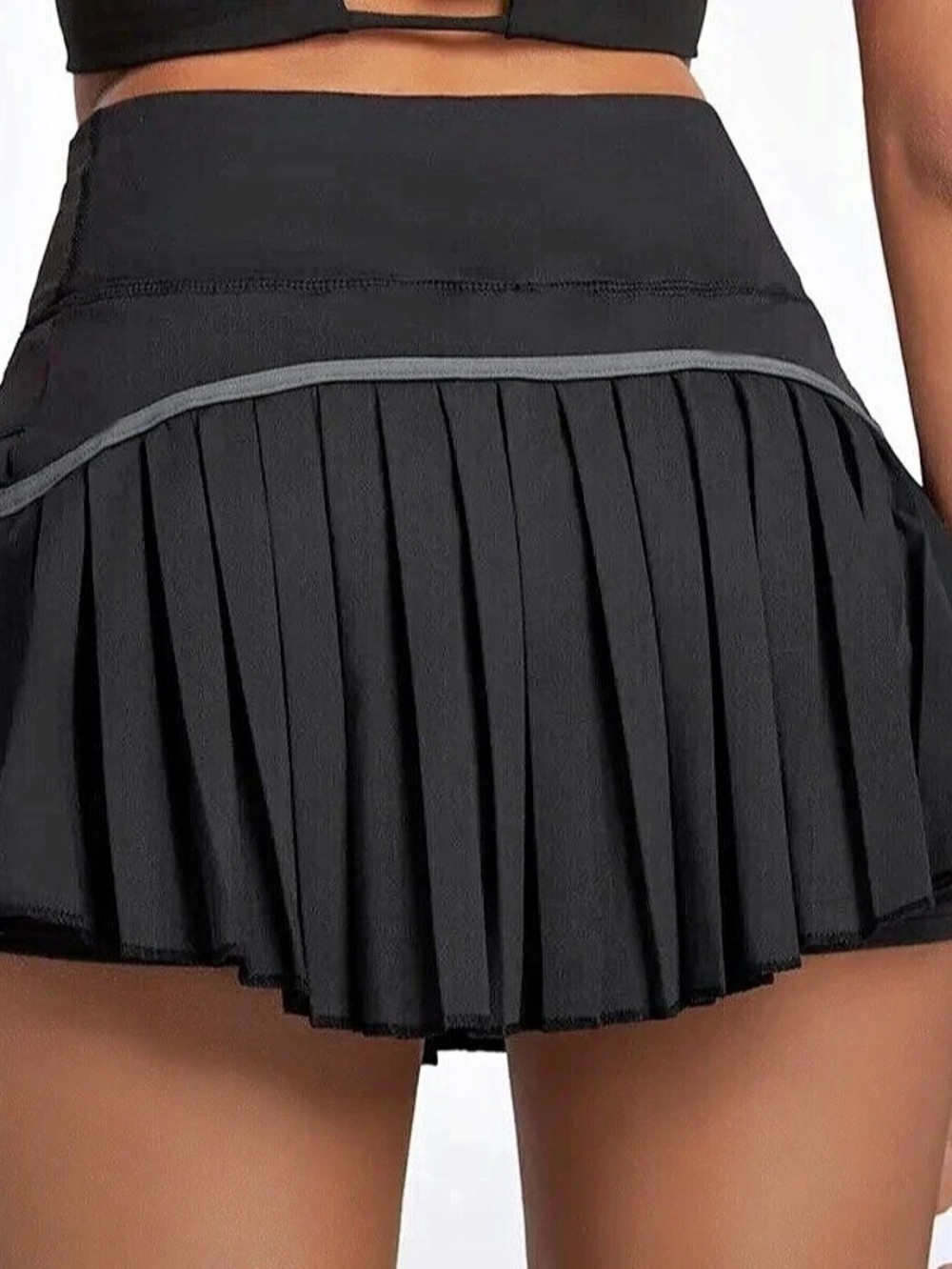 Pleated Tennis Mini Skirt in Black Size Medium